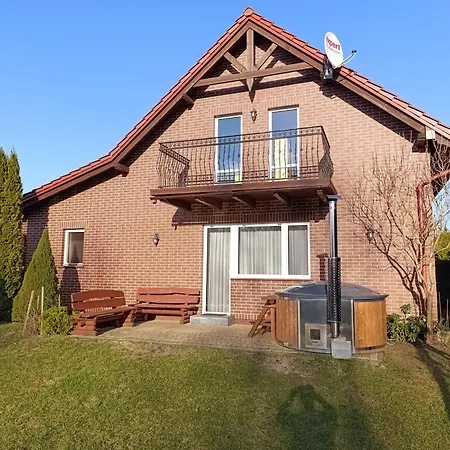 Semesterbostad Nad Stawem Z Balia I Sauna Sulęczyno